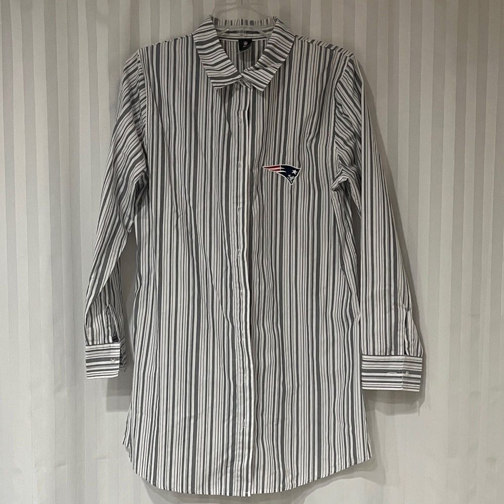 NFL Patriots Women’s Grey & White Striped Button-Down Sleep Shirt